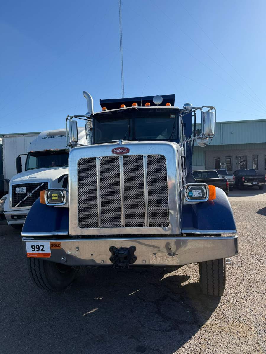 2016 Peterbilt MODEL 365