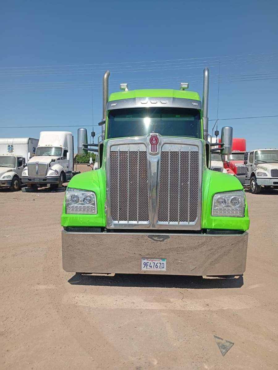 2020 Kenworth W990