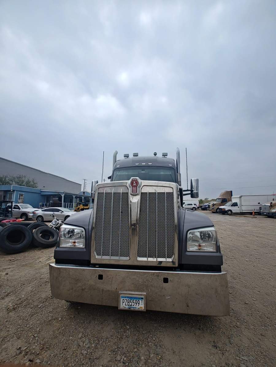 2021 Kenworth W990
