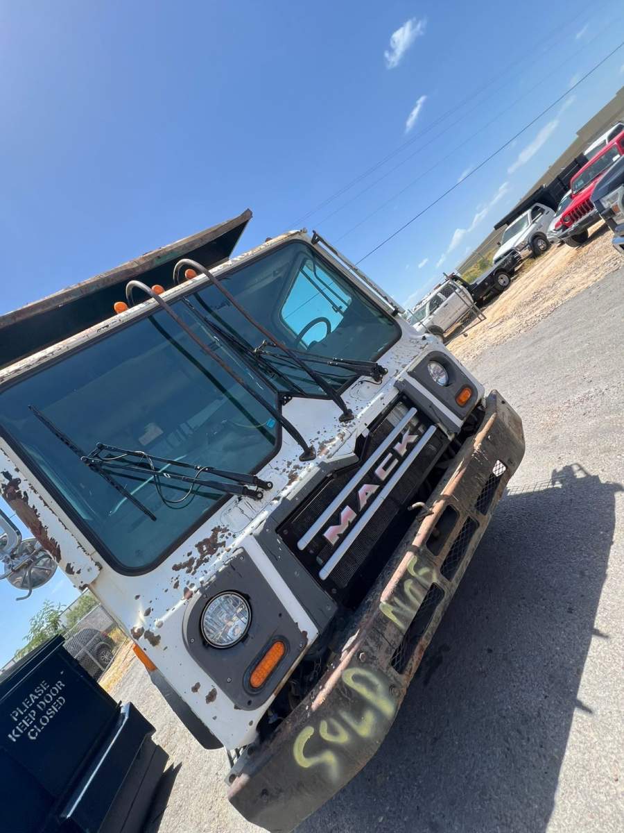 2016 Mack Trucks MRU600