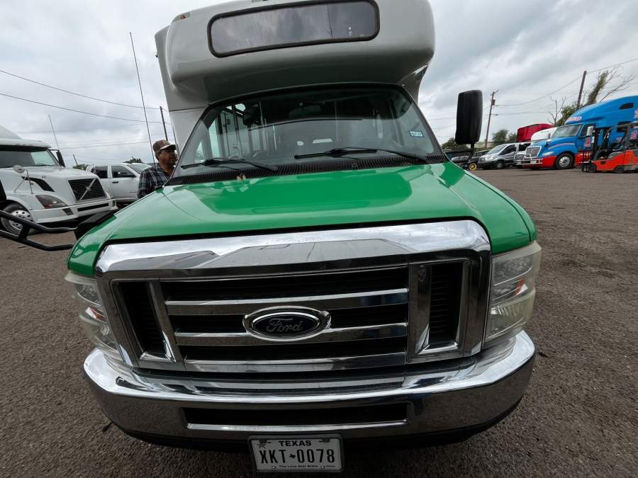 2017 Ford E-450