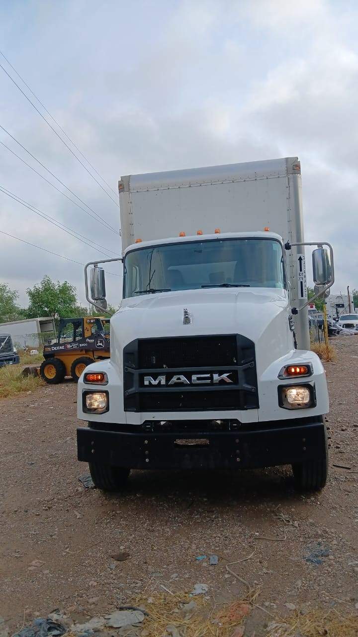 2022 Mack Trucks MD6