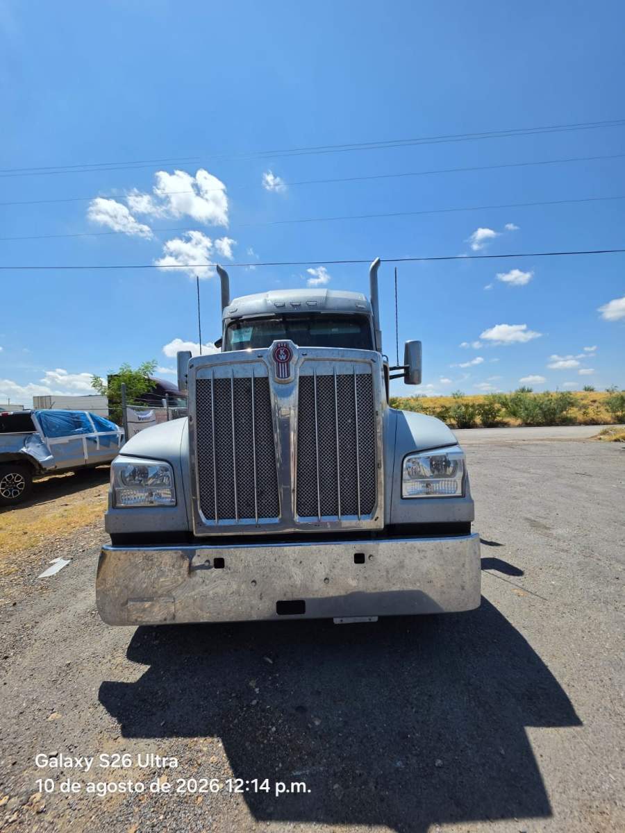 2021 Kenworth W990