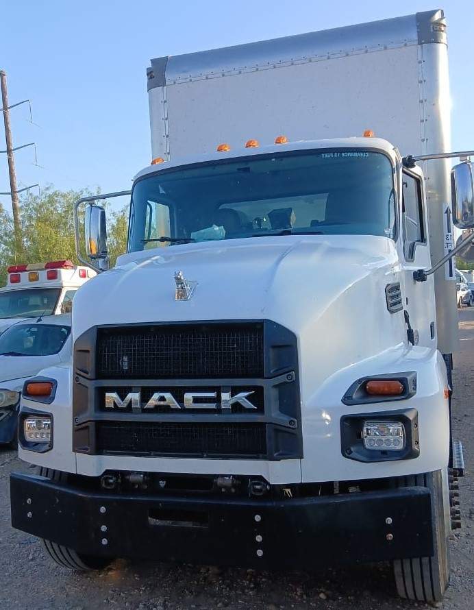 2021 MACK MD6