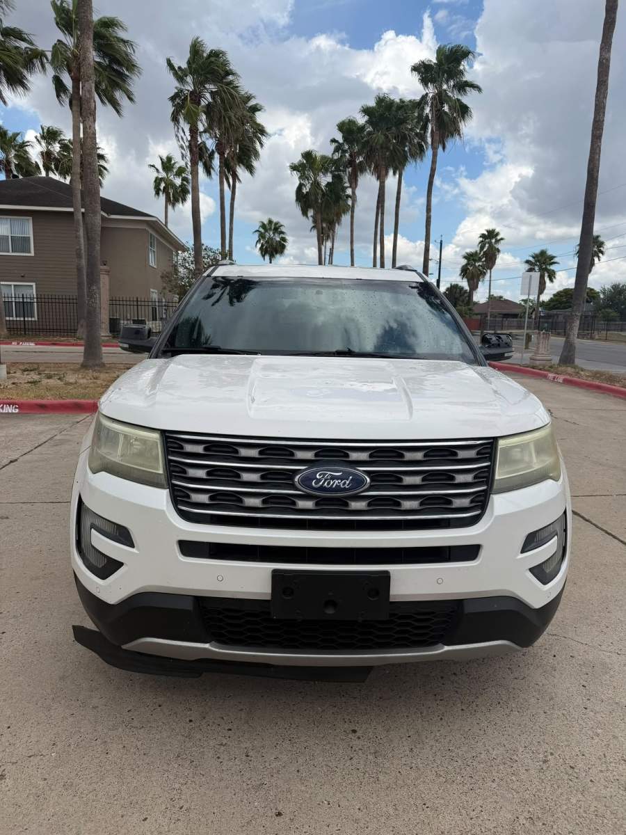 2016 Ford Explorer  XLT