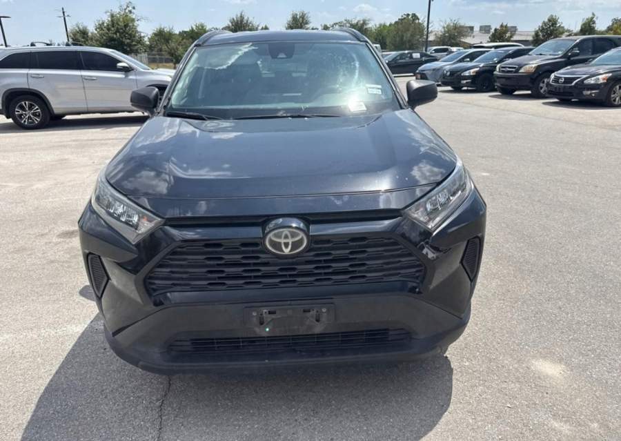 2020 Toyota RAV4 LE