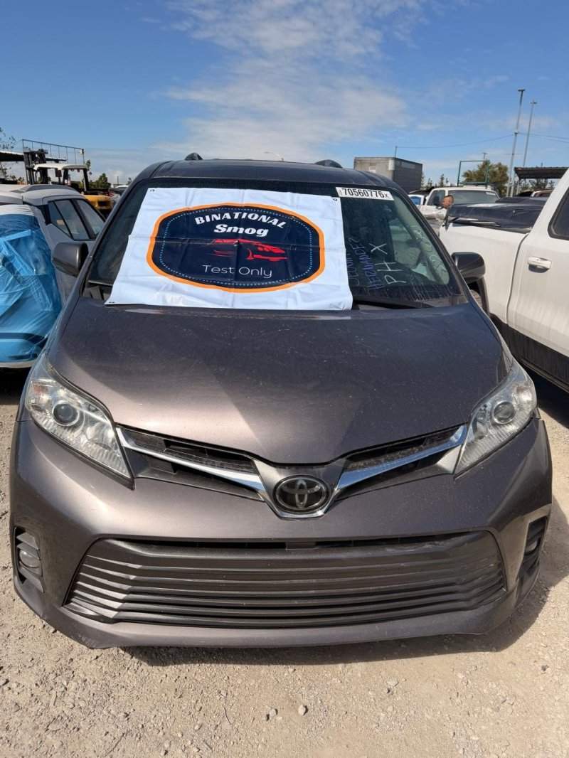 2020 Toyota Sienna XLE