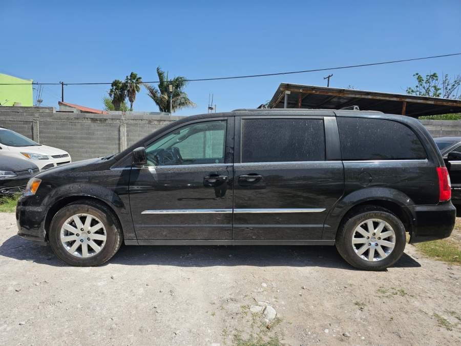 2016 Chrysler Town & Country Touring L