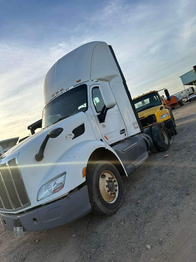 2016 Peterbilt MODEL 579