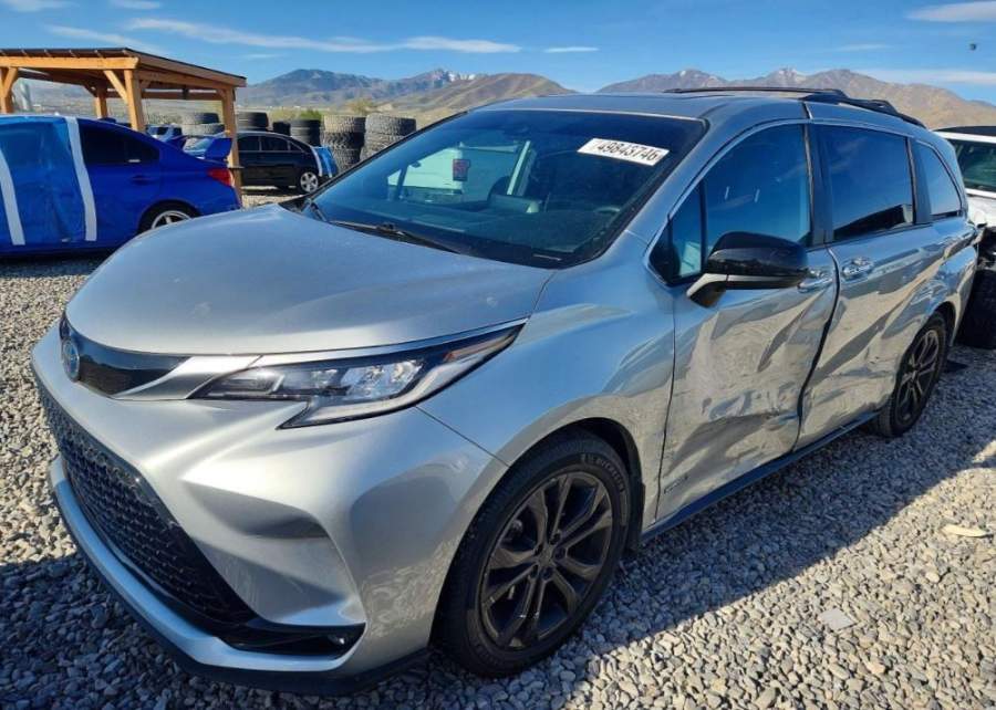 2021 Toyota SIENNA XSE 7-PASSENGER