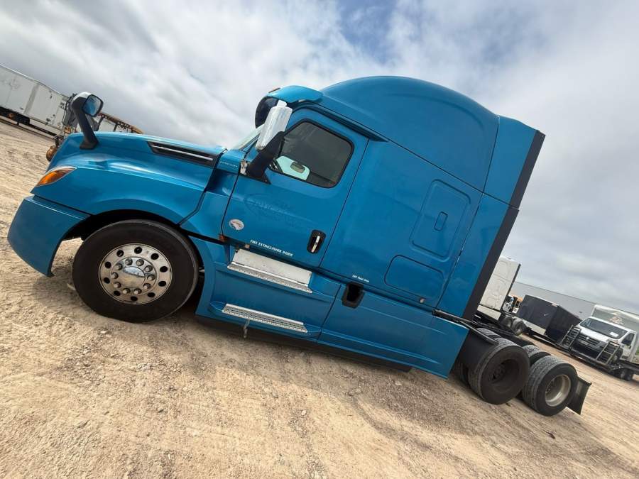 2020 Freightliner CASCADIA