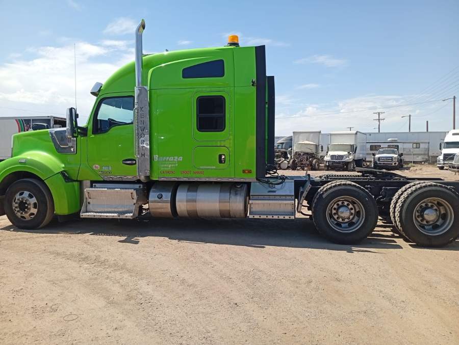 2020 Kenworth W990