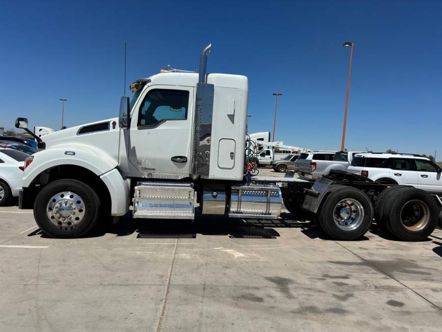 2022 Kenworth T880