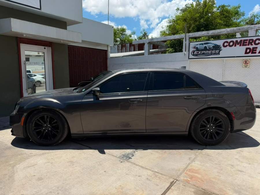 2018 Chrysler 300