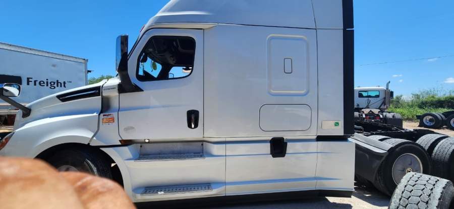 2020 Freightliner CASCADIA