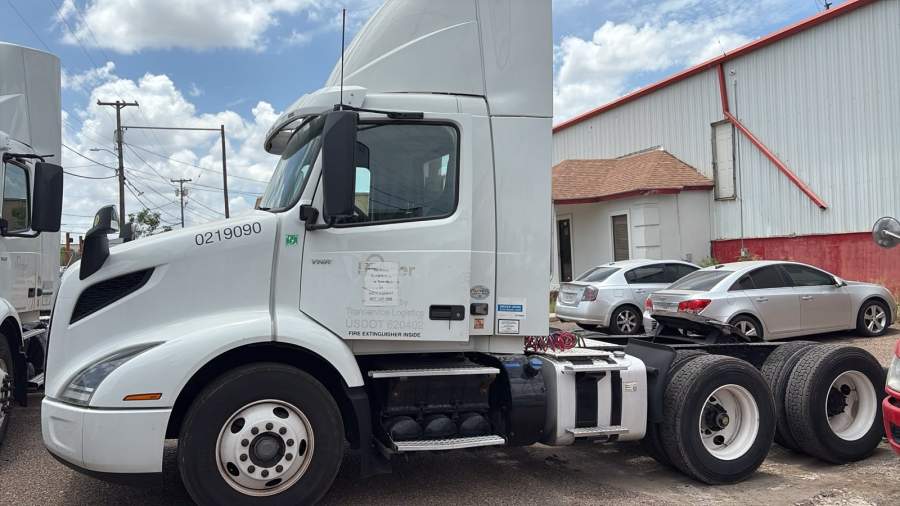 2020 Volvo Truck VNR