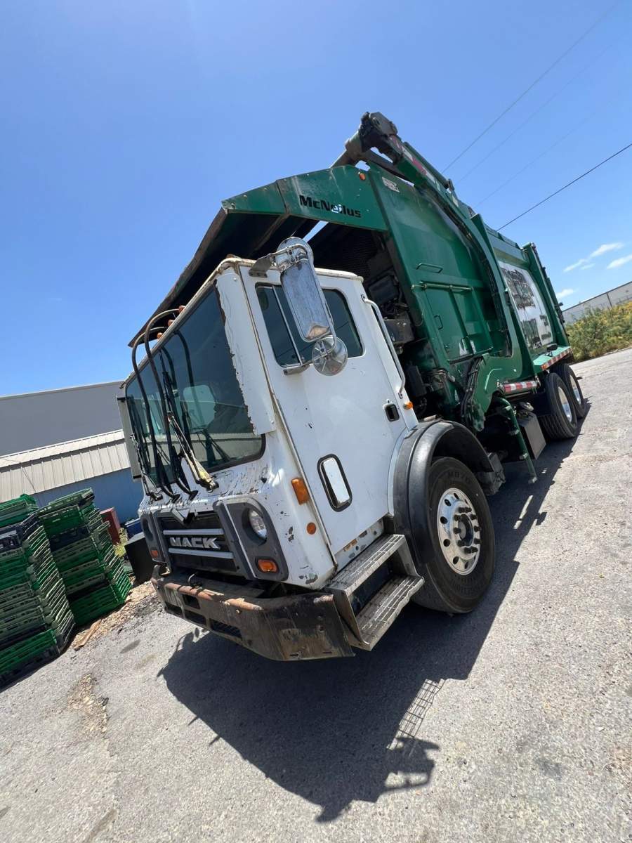 2016 Mack Trucks MRU600