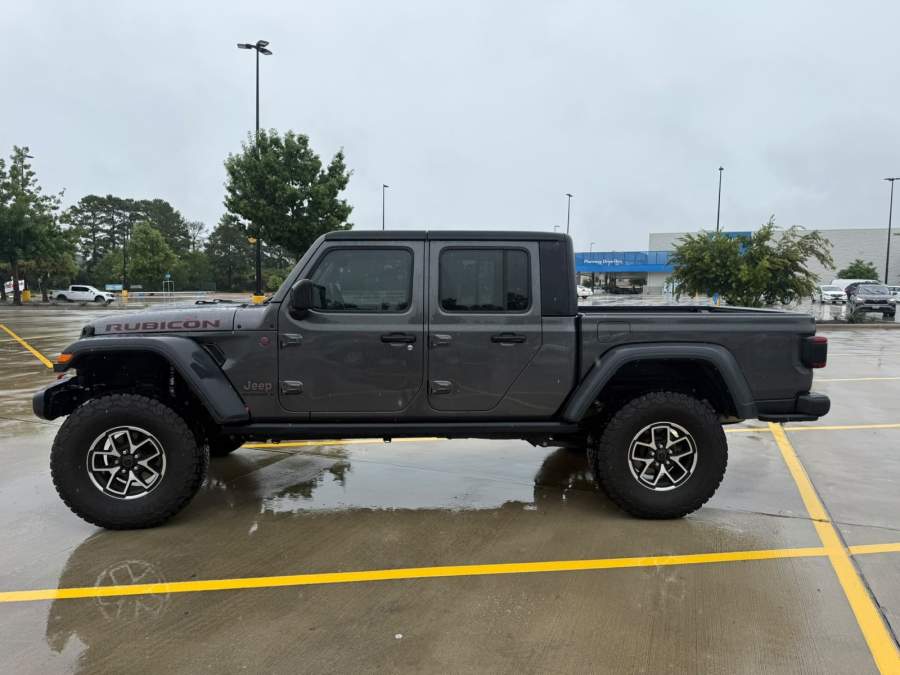 2024 Jeep Gladiator