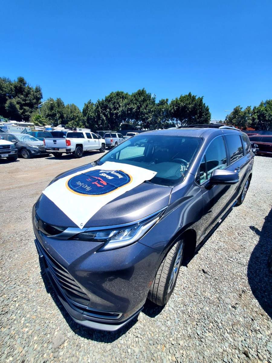 2021 Toyota Sienna LIMITED