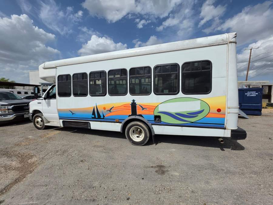 2017 Ford E-450