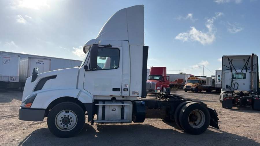 2016 Volvo Truck VNL