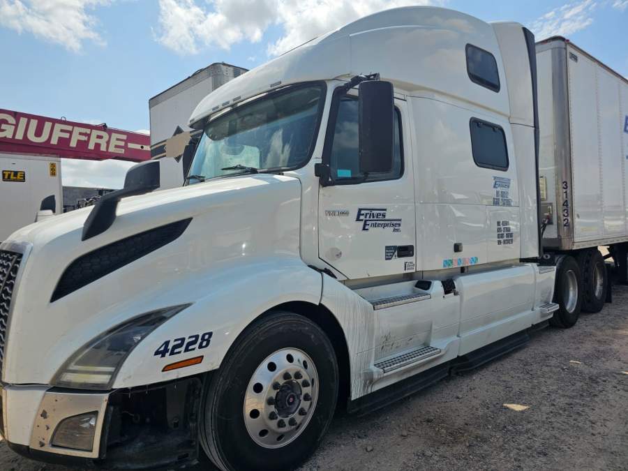2020 Volvo Truck VNL