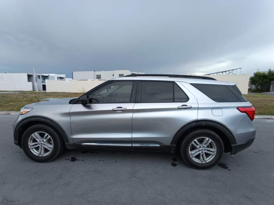 2021 Ford Explorer  XLT