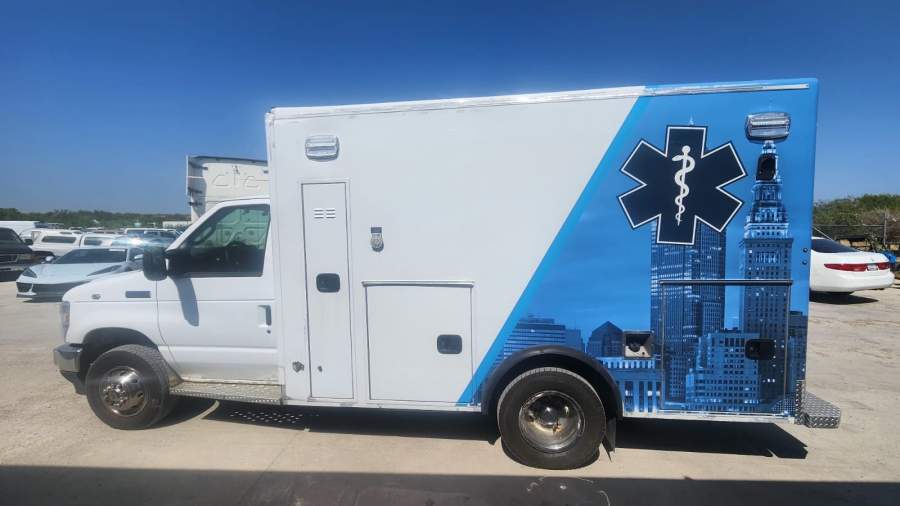 2022 Ford E-350 Super Duty