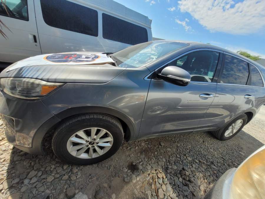 2020 Kia Sorento L / LX