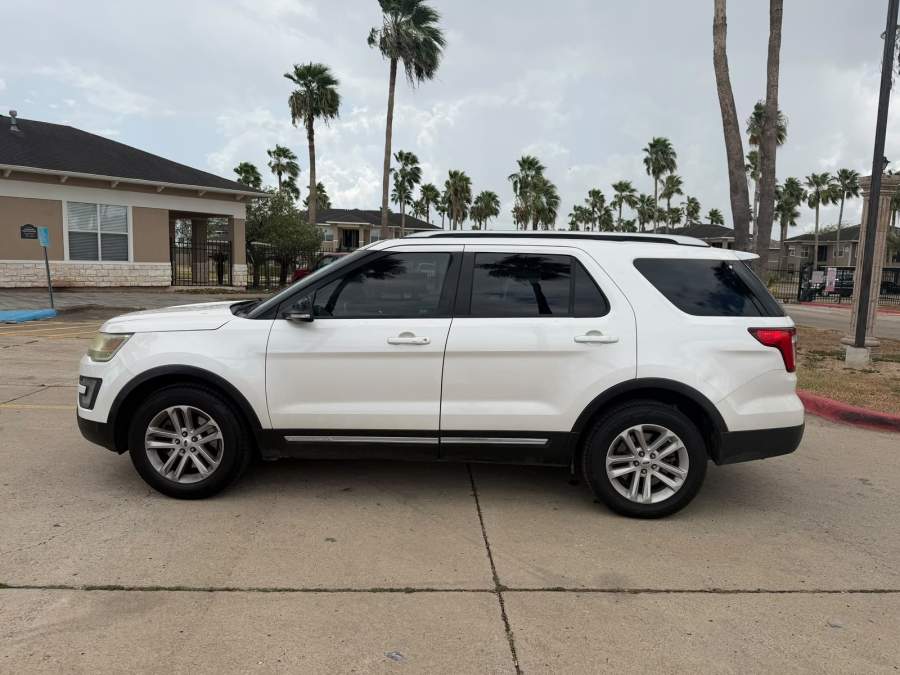 2016 Ford Explorer  XLT