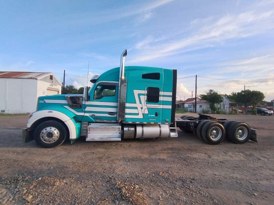 2020 Kenworth W990