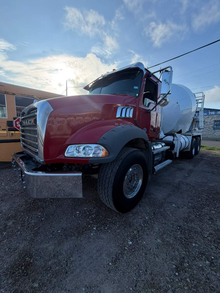 2020 MACK GRANITE