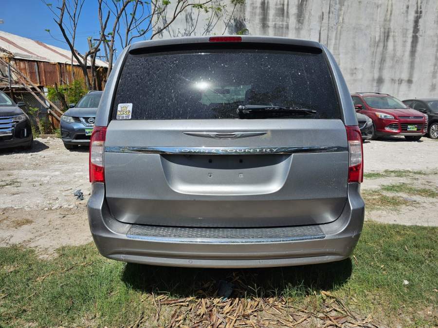 2013 Chrysler Town & Country Touring L