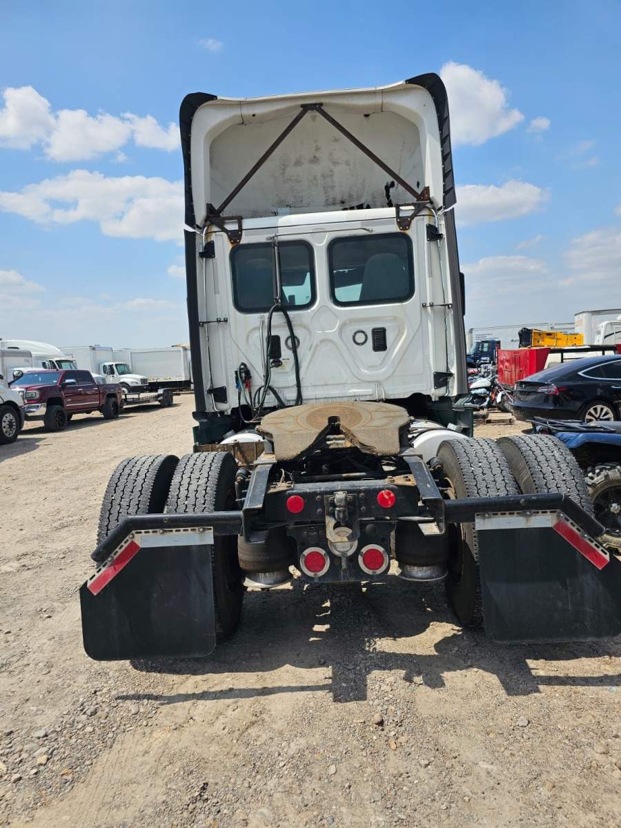 2016 Freightliner CASCADIA