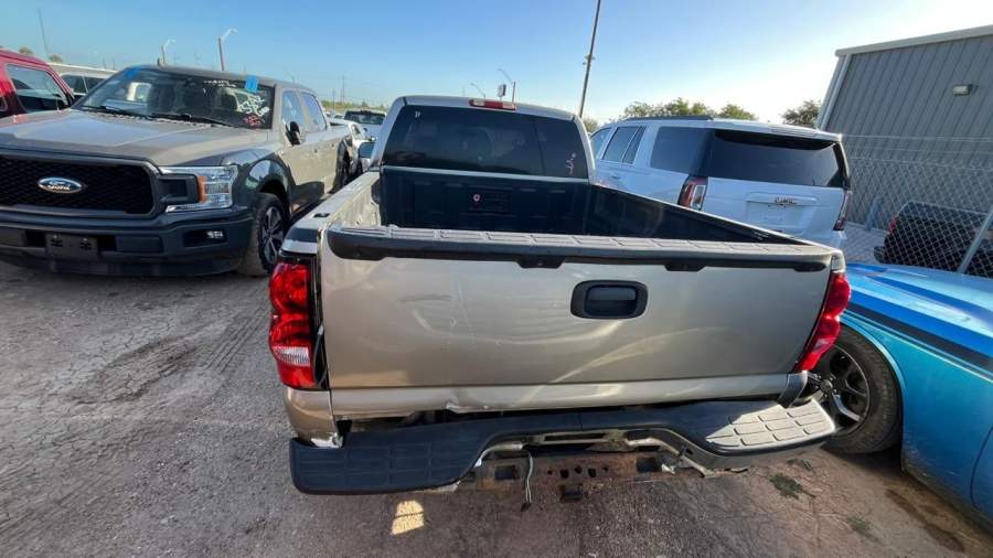 2003 Chevrolet Silverado 1500 Base / LS