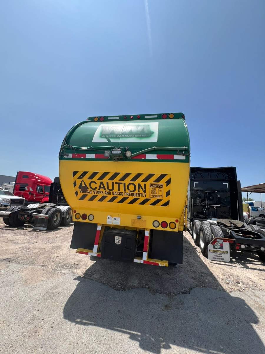 2016 Mack Trucks MRU613