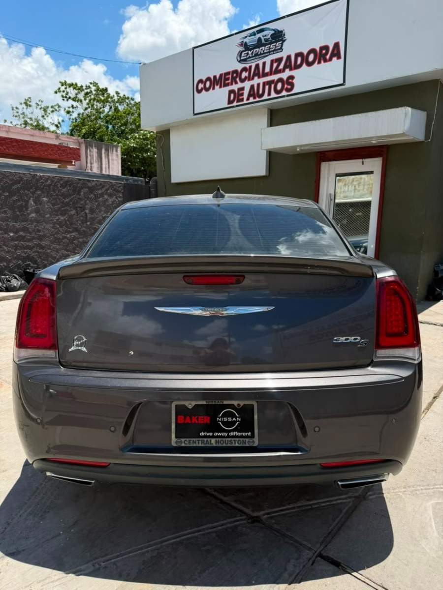 2018 Chrysler 300