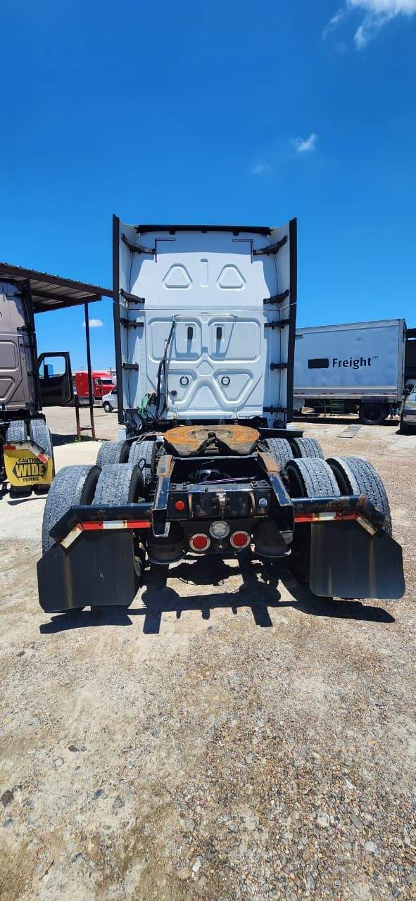 2020 Freightliner CASCADIA