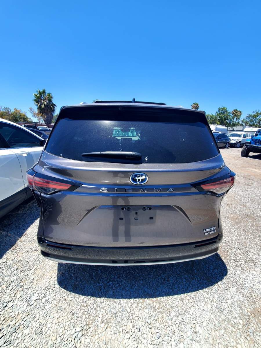 2021 Toyota Sienna LIMITED