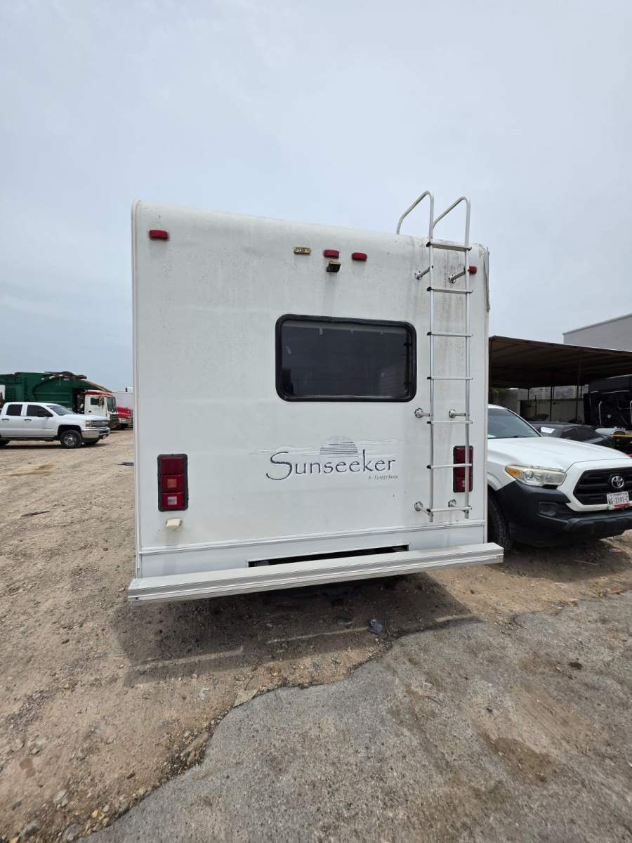 2004 Ford E-450