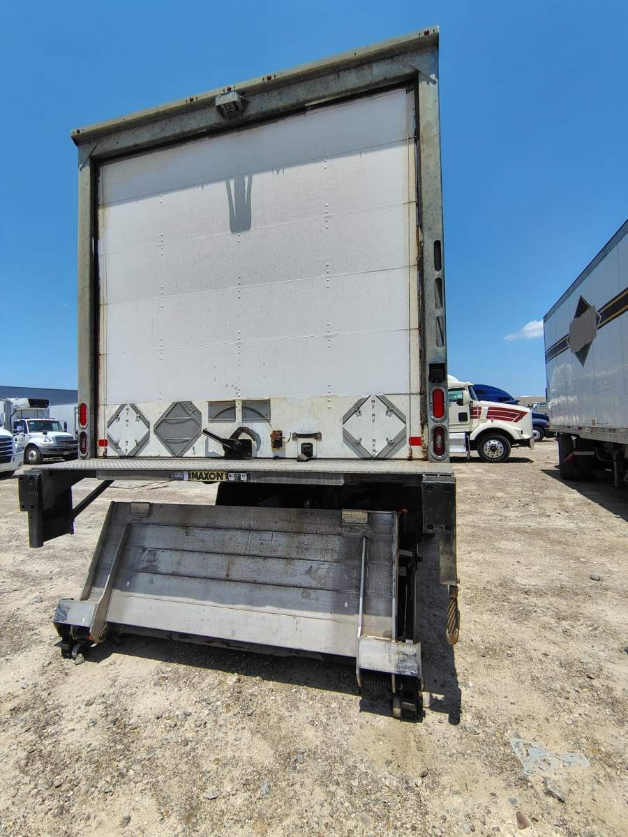 2019 Peterbilt 348