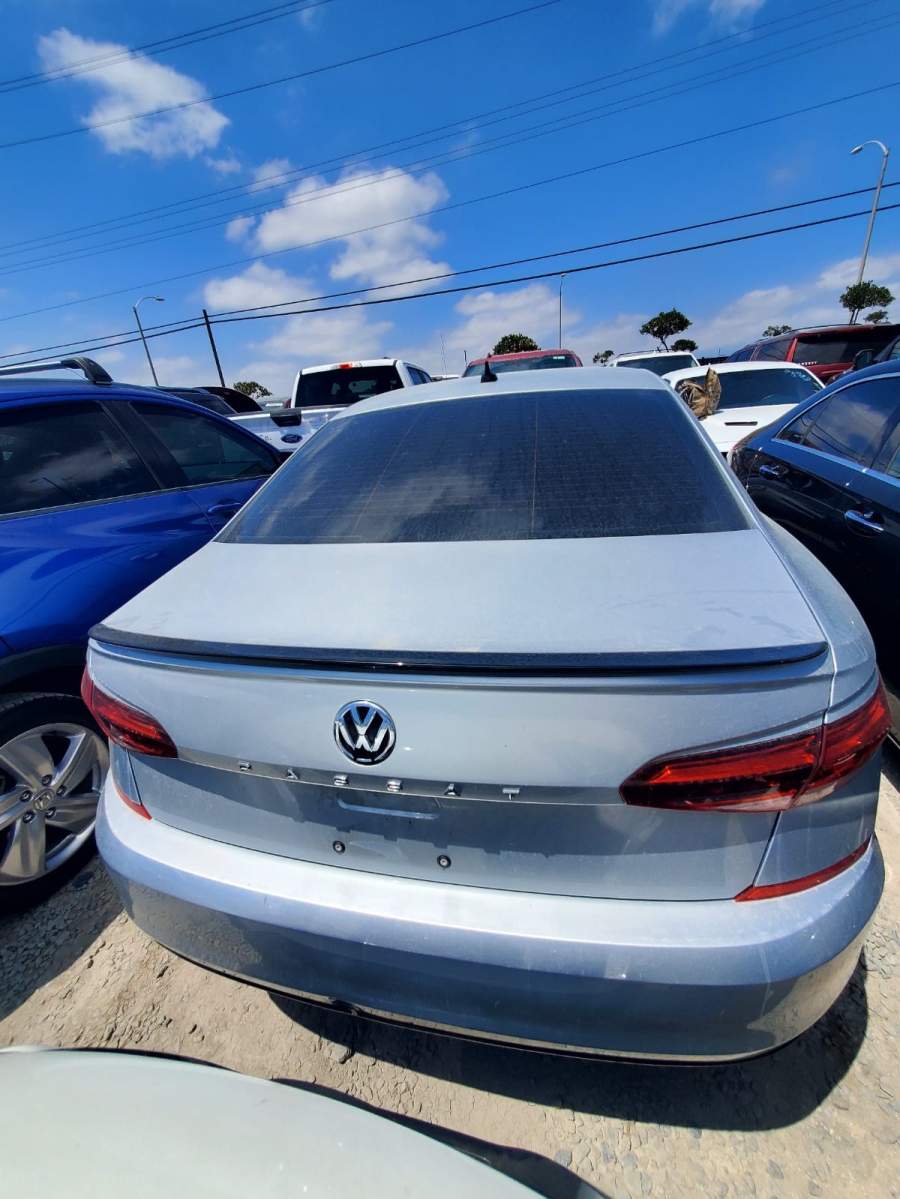 2021 Volkswagen Passat R-LINE