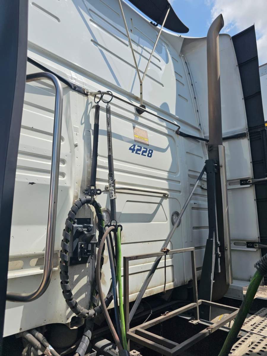 2020 Volvo Truck VNL