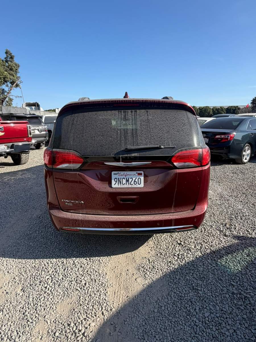 2020 Chrysler Pacifica Launch Edition / Touring