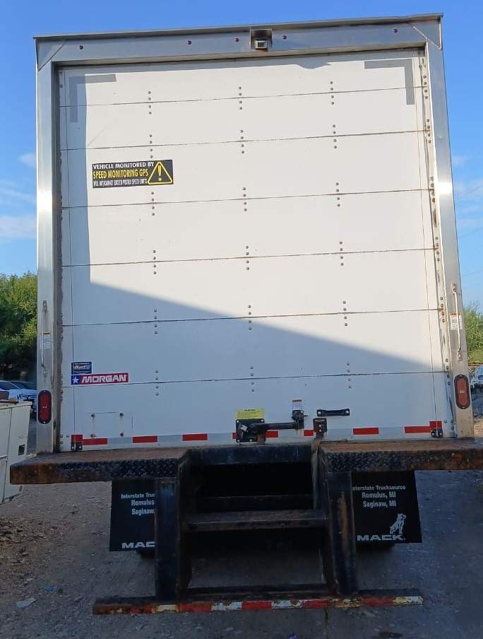 2021 MACK MD6