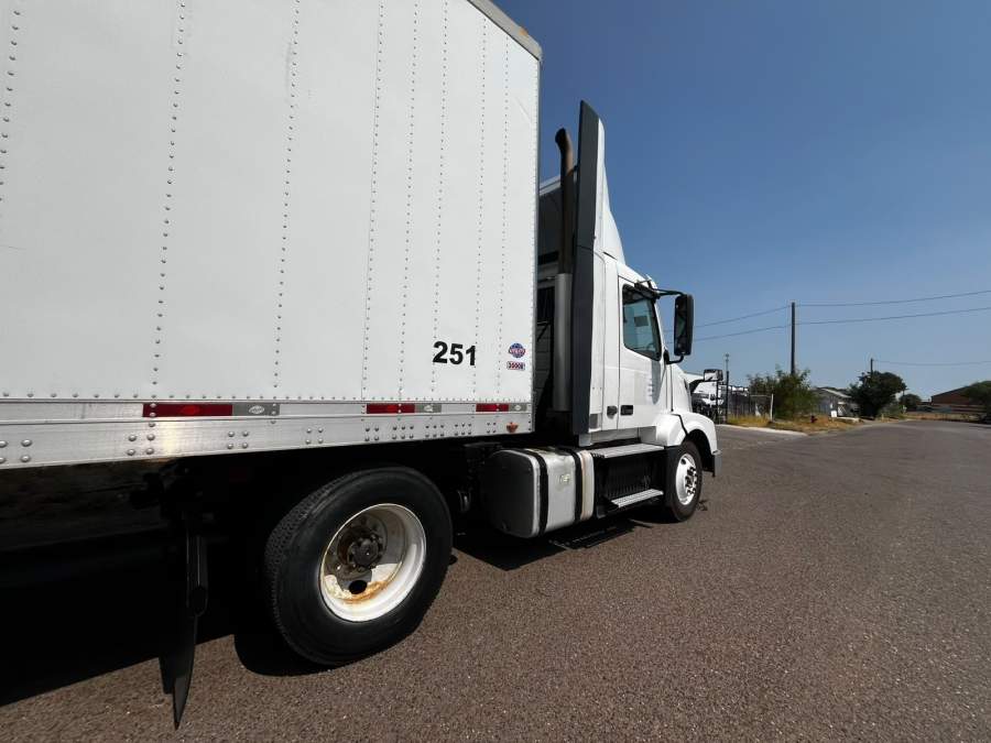 2016 Volvo Truck VNL