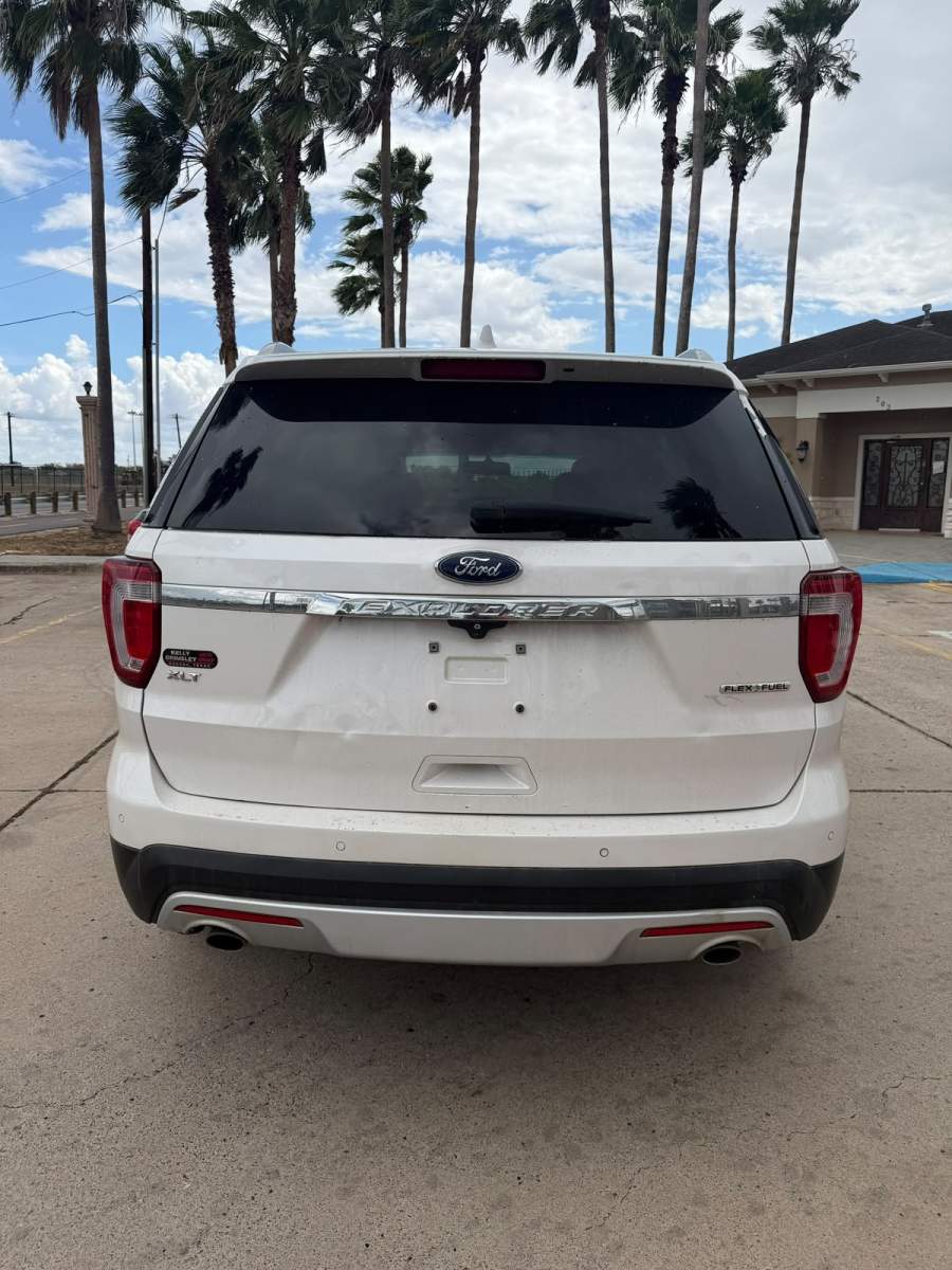 2016 Ford Explorer  XLT
