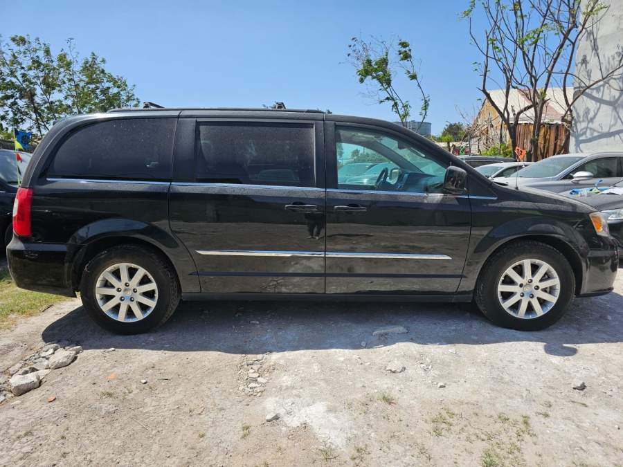 2016 Chrysler Town & Country Touring L