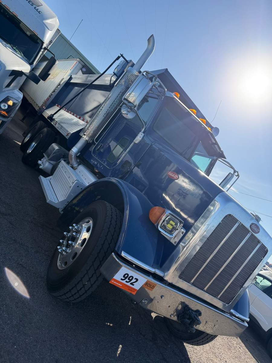 2016 Peterbilt MODEL 365