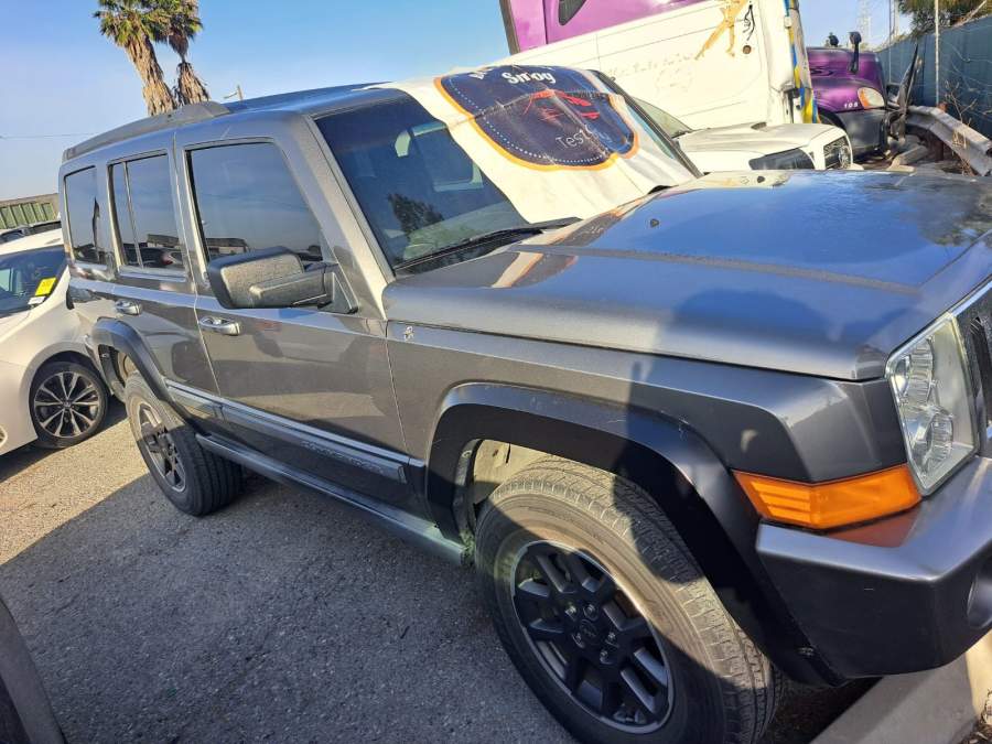 2007 Jeep Commander Sport